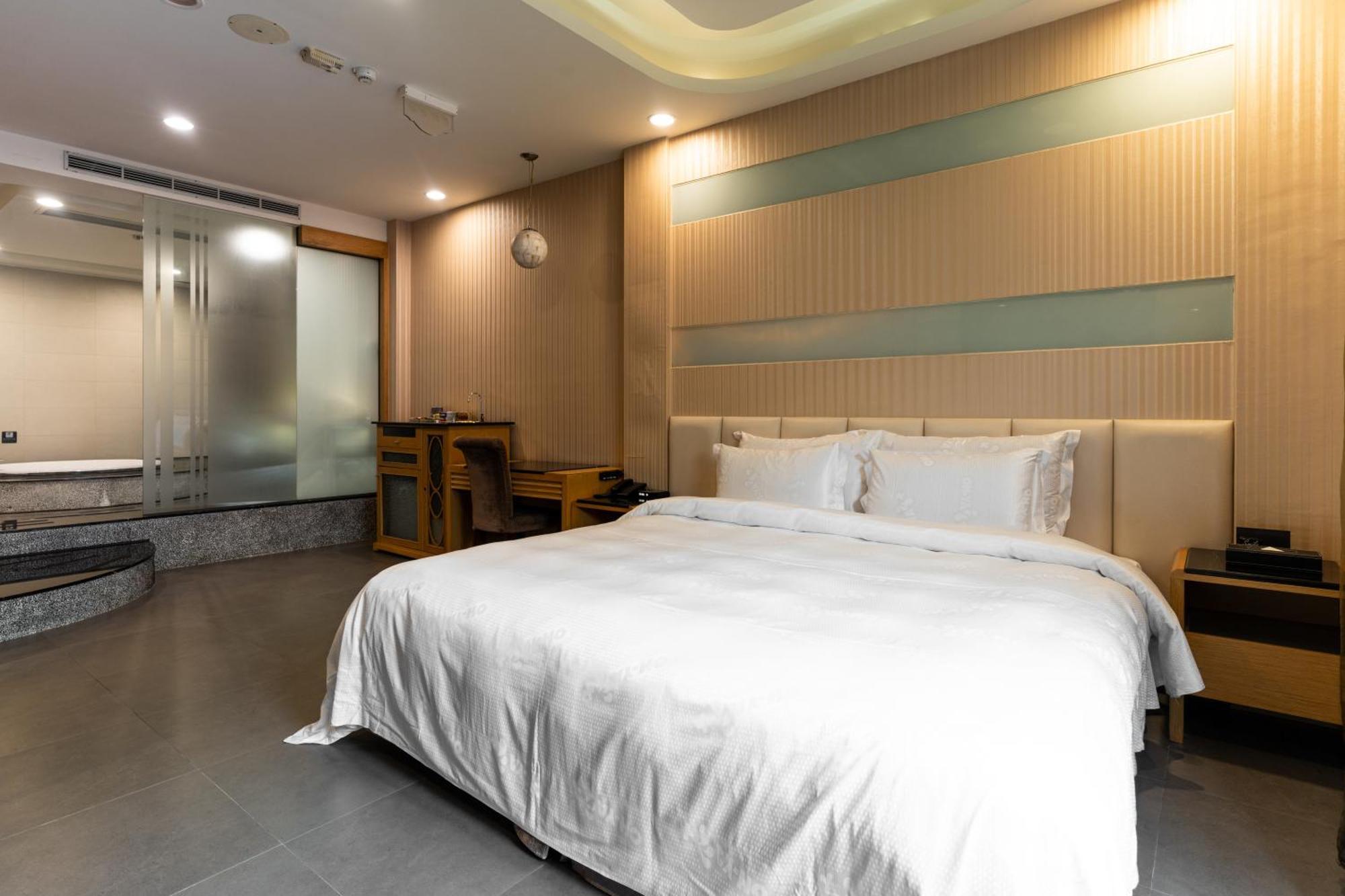Ohya Chain Boutique Motel-Xinying Bagian luar foto