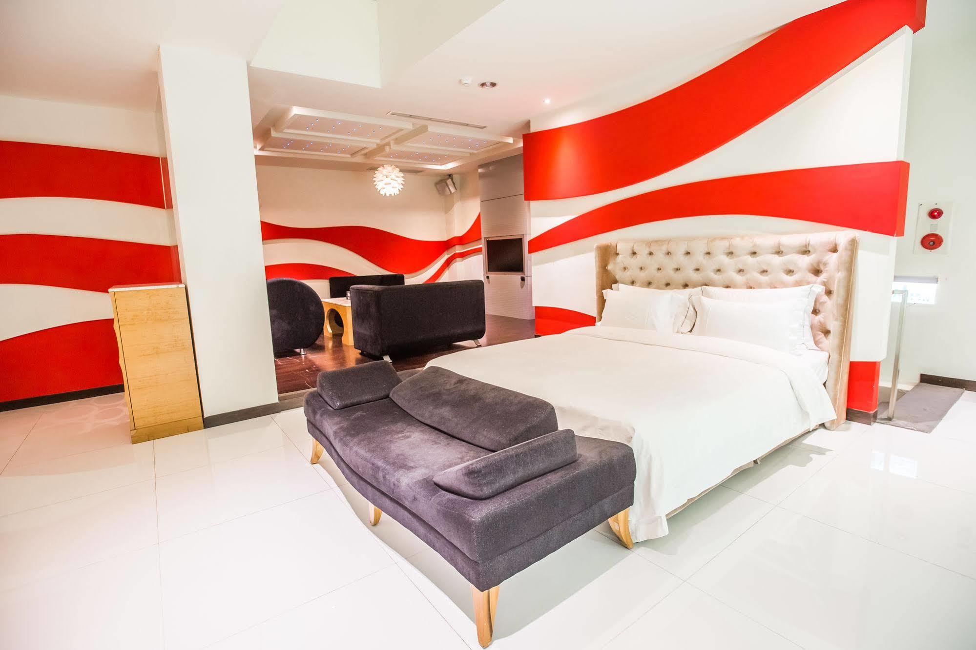 Ohya Chain Boutique Motel-Xinying Bagian luar foto