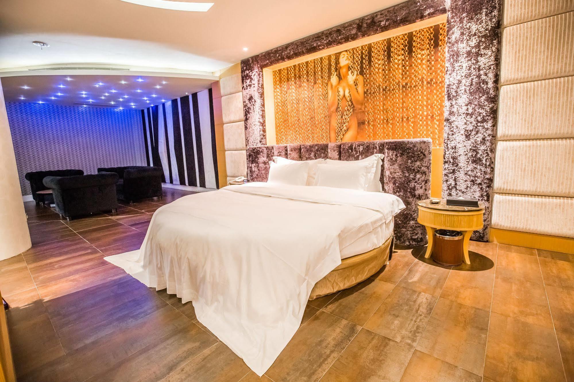 Ohya Chain Boutique Motel-Xinying Bagian luar foto